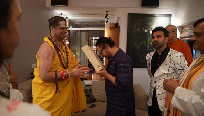 Aamir Khan Meets Jagadguru Swami Satishcharya Maharaj, Filling Himself With Spiritual Insights In The Realms Of Personal, National, And Sanatan Dharma