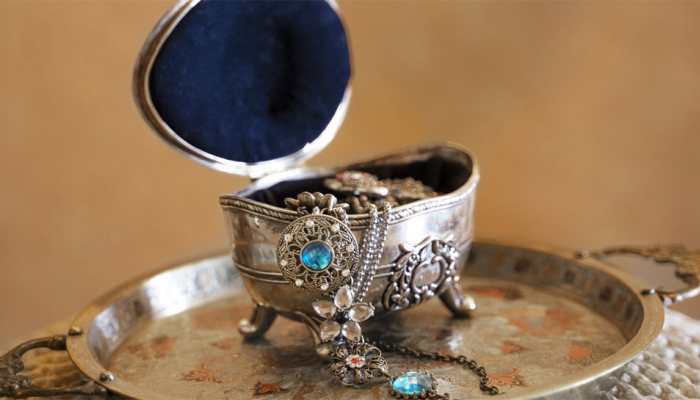 How To Clean Your Silver Jewellery At Home? Follow 5 Simple Steps &amp; Tricks To Get Its Shine Back