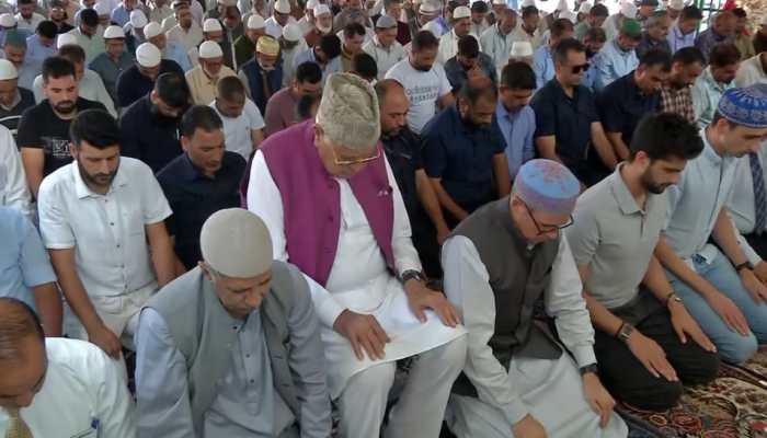 'May Allah Relieve People Of J-K From Their Troubles': Farooq Abdullah After Offering Prayers At Hazratbal Dargah