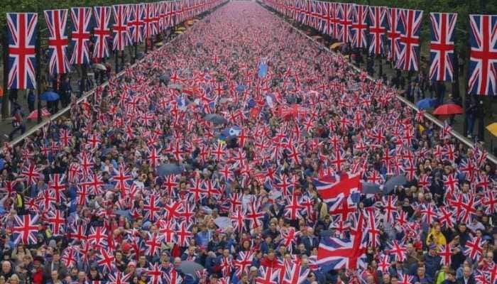 Over 100,000 Join Tommy Robinson Rally in London; 5,000 Join Counter-Protest