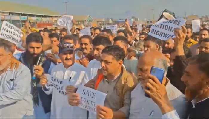 Kashmir Fruit Growers Protest Highway Closures, Demand Army Takeover; LG Sinha Promises Relief