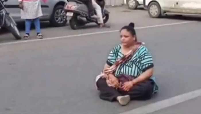 The Golgappa Grudge: Viral Video Shows Woman Sitting On Road In Vadodara After Vendor Short-Changes Her