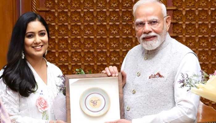 Harshdeep Kaur Meets PM Modi On His 75th Birthday Eve, Sings Devotional Song 'Ik Onkar'