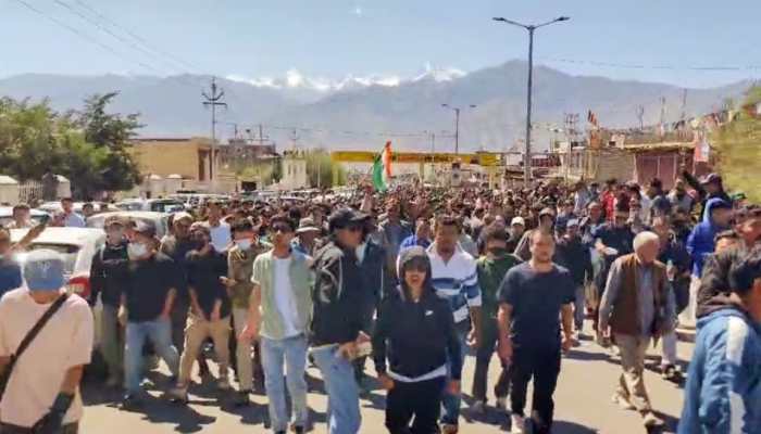 Clashes Erupt In Leh Amid Ongoing Protests For Statehood And Sixth Schedule | Video