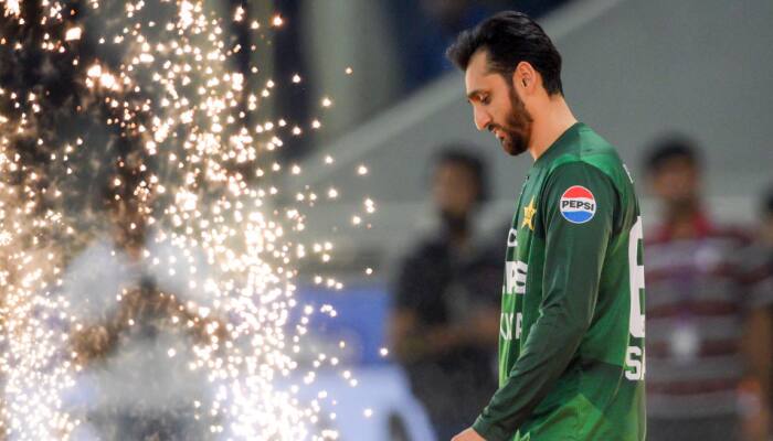 Asia Cup 2025: Salman Agha Throws Away Runners-Up Cheque After Pakistan’s Loss To India, Gets Booed Off Stage | WATCH