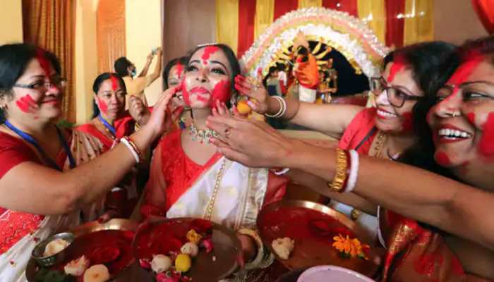 Sindoor Khela On Vijayadashami 2025: Decoding Why Married Bengali Women Play With Vermilion On Last Day Of Durga Puja