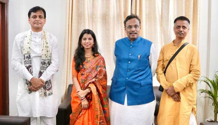Bihar Election 2025: Folk Singer Maithili Thakur Meets BJP Leaders, Likely To Contest Poll