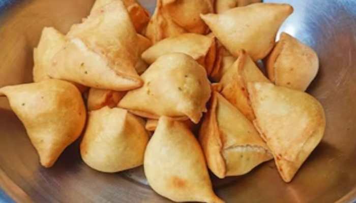 In Aligarh, Get World’s Smallest 22g Samosa – Take One Bite, Enjoy Endless Flavour