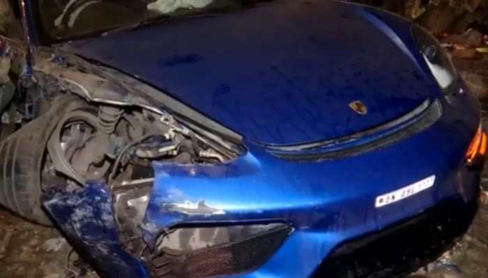 Porsche Collides With Divider On Mumbai Expressway While Racing BMW, Driver Seriously Injured | Watch