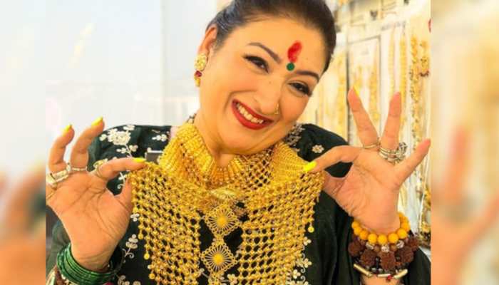Govinda Gifts Wife Sunita Ahuja Stunning Gold Necklace On Karwa Chauth, Couple Silences Divorce Rumours