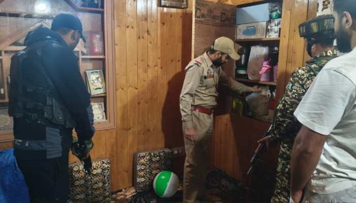 Srinagar Police Conduct Raids On Individuals Linked To Banned Jamaat-e-Islami And Hurriyat