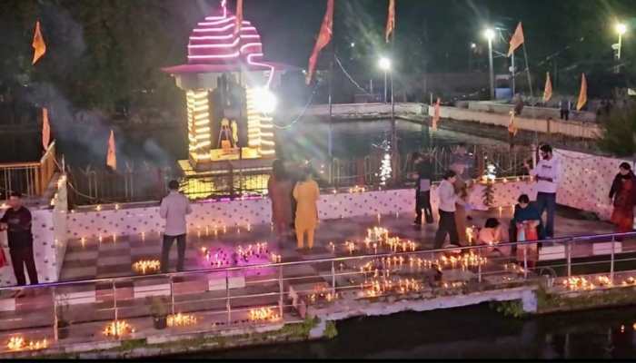 Kashmiri Pandits Celebrate Diwali At Historic Sun Temple, Joined By Local Muslims