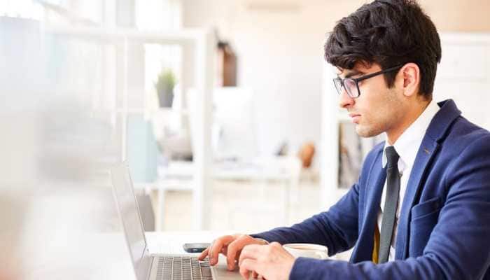 'Good Pay, No Support': Fresher Struggles With ‘Do It Yourself’ Work Culture At First Job