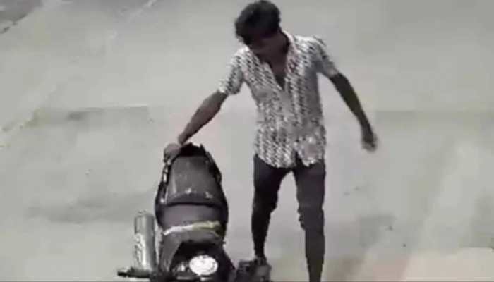 Kurnool Bus Fire: Viral Video Allegedly Shows Biker Drunk Moments Before Fatal Crash