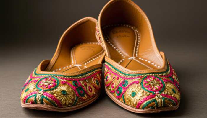 Complete Guide to Women’s Juttis: Features, Styles, and Benefits