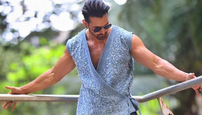 Meet Bollywood Actor Who Ran Away From Home, His First Salary Was Rs 10 A Day &amp; A Plate Of Chholey Chawal, Today He Is Worth Whopping Crores!