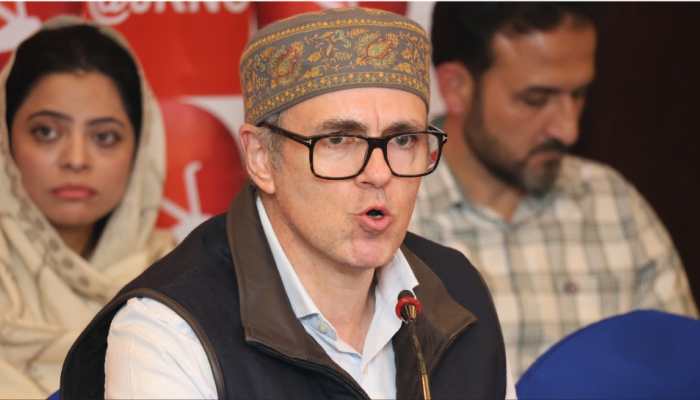 Jammu &amp; Kashmir Statehood Row: LG Sinha’s Rebuke Sparks CM Omar Abdullah’s Sharp Counter