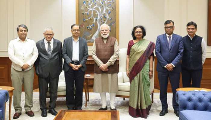 Prime Minister Modi Meets 16th Finance Commission's Delegation
