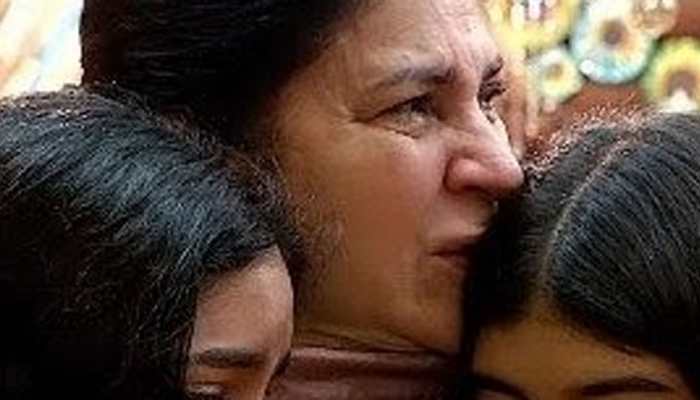 Bigg Boss 19, Family Week: Kunickaa Sadanand Bursts Into Tears After Granddaughters Surprise Her Inside House 