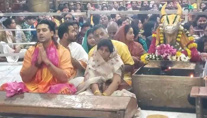 Jubin Nautiyal Visits Mahakaleshwar Temple In Ujjain, Attends Bhasma Aarti &amp; Sings Soulful Bhajan