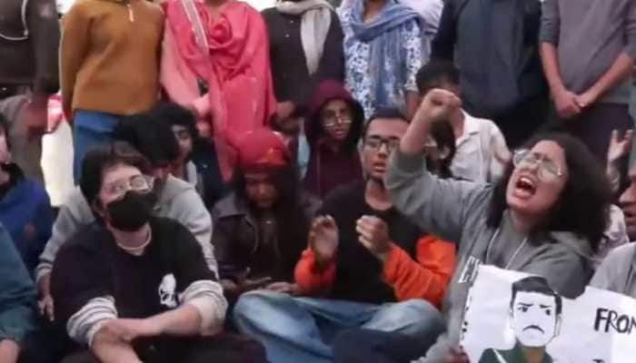 Chilli Spray, Slogan For Hidma: What’s Cooking At Delhi's Toxic Air Protest