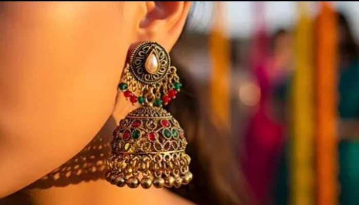 Women’s Jhumkas – Elegant, Traditional &amp; Statement Earrings