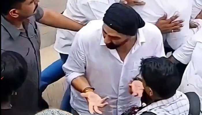 Sunny Deol Loses Cool At Paparazzi During Dharmendra's Asthi Visarjan In Haridwar, 'Kitne Paise Chahiye...'