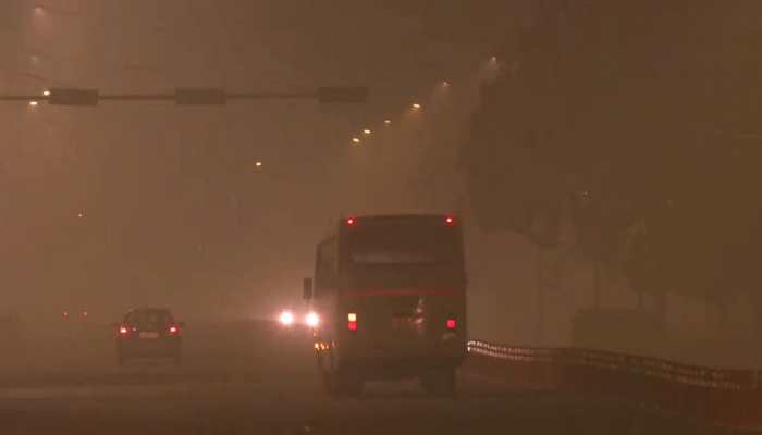 Delhi-NCR Air Chokes As CAQM Enforces GRAP-IV; AQI Nears 500 Amid Dense Toxic Smog