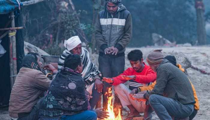 Delhi-NCR Engulfed In Dense Smog With Almost Zero Visibility; Temperature Dips To 7 °C