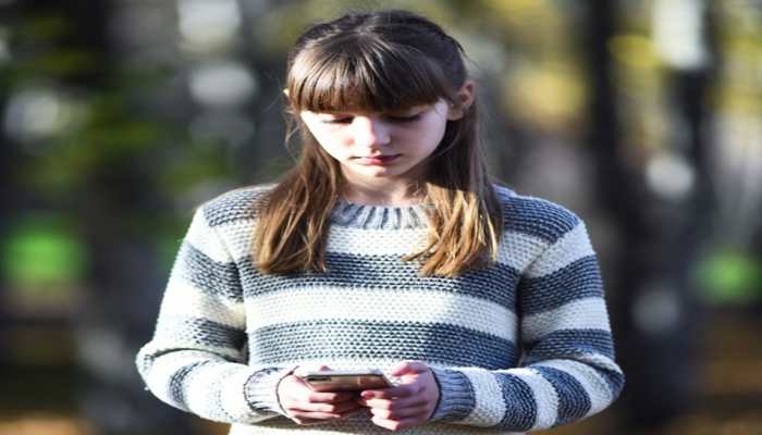 Smartphone Addiction Among Kashmir’s Children Reaches ‘Epidemic Levels,’ Warn Doctors
