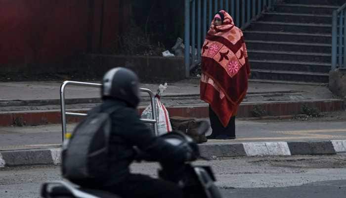 Delhi Shivers As Temperature Drops, AQI Remains 'Severe'; IndiGo Issues Advisory - Check