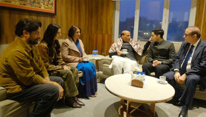 Defence Minister Rajnath Singh Felicitates Second Lieutenant Arun Khetarpal's Family During 'Ikkis' Special Screening