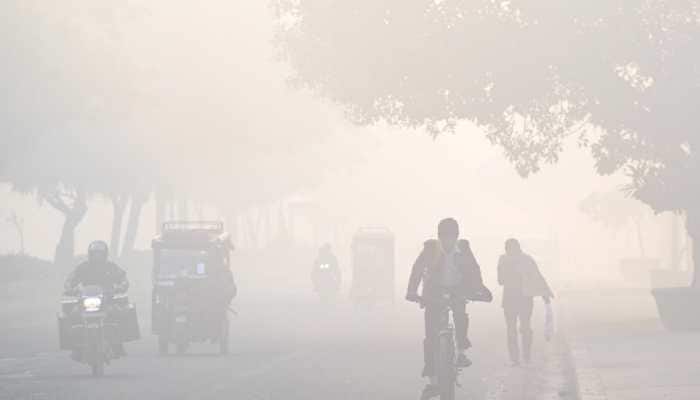 No Relief For Delhiites As City Suffers With Poor Air Quality; AQI Touches 391 Amid Dense Smog