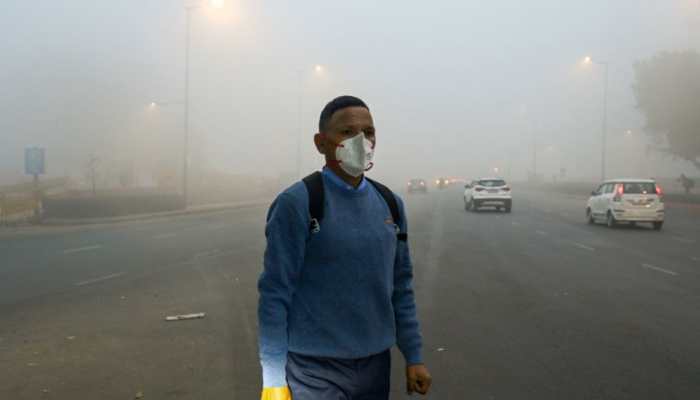 Delhi Shivers In Winter Chill; Fog Continues Amid 'Poor' AQI, Nearly 100 Flights Cancelled | Check IMD Alert