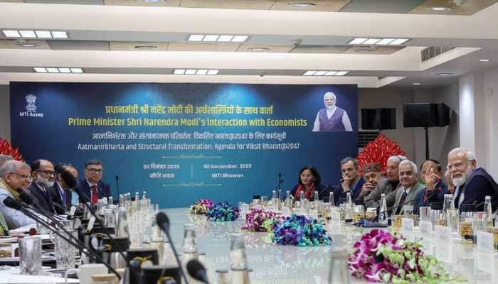 PM Modi chairs pre-budget meeting with economists