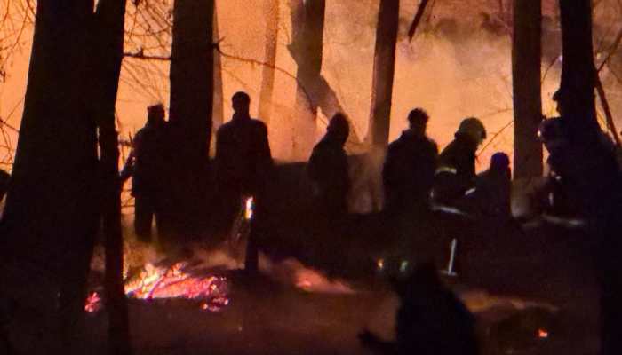 Massive Fire Engulfs Junkyard, Slum And Godown In Kashmir Massive Fire Engulfs Junkyard, Slum And Godown In Kashmir