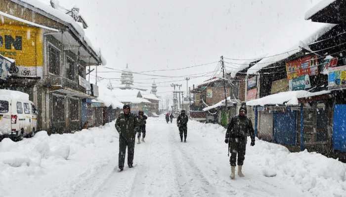 North India turns white as heavy snowfall grips hills, IMD issues fresh alert