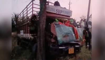 Karnataka: Three killed, 15 Injured in cruiser-canter Vehicle collision in Gadag