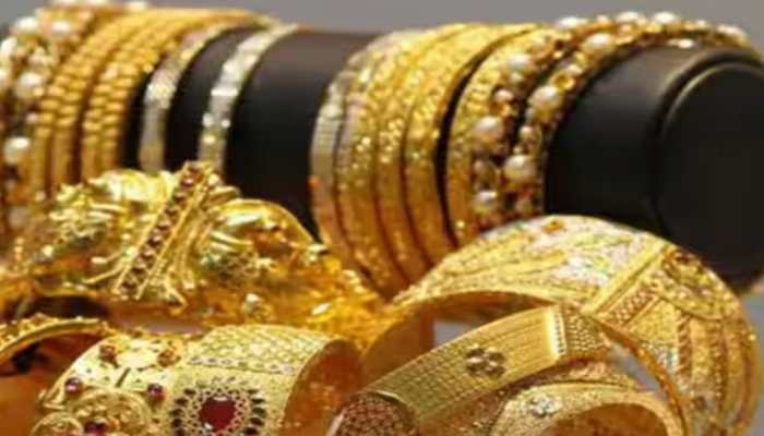 Gold dips 0.73% this week amid profit booking, dollar surge