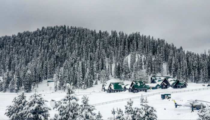 Fresh snowfall in Kashmir’s higher reaches, Rain in Plains; Key roads shut
