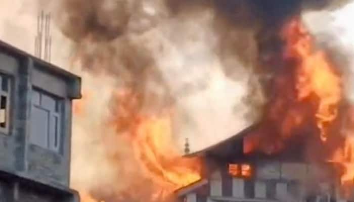 Massive fire breaks out at Darul Uloom; Three injured in Srinagar