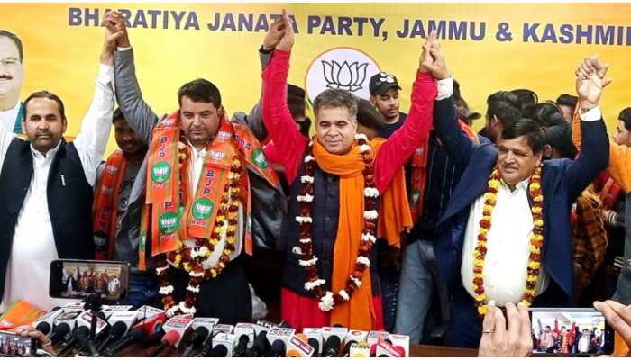 Congress veteran Ghulam Nabi Azad&#039;s nephew joins BJP in Jammu