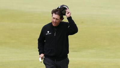 Phil Mickelson's British Open hopes end on hotel balcony