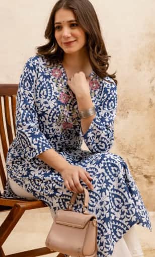 Surhi Women Embroidered Cotton Blend Straight Kurta (Multicolor) Surhi Women Embroidered Cotton Blend Straight Kurta (Multicolor)
