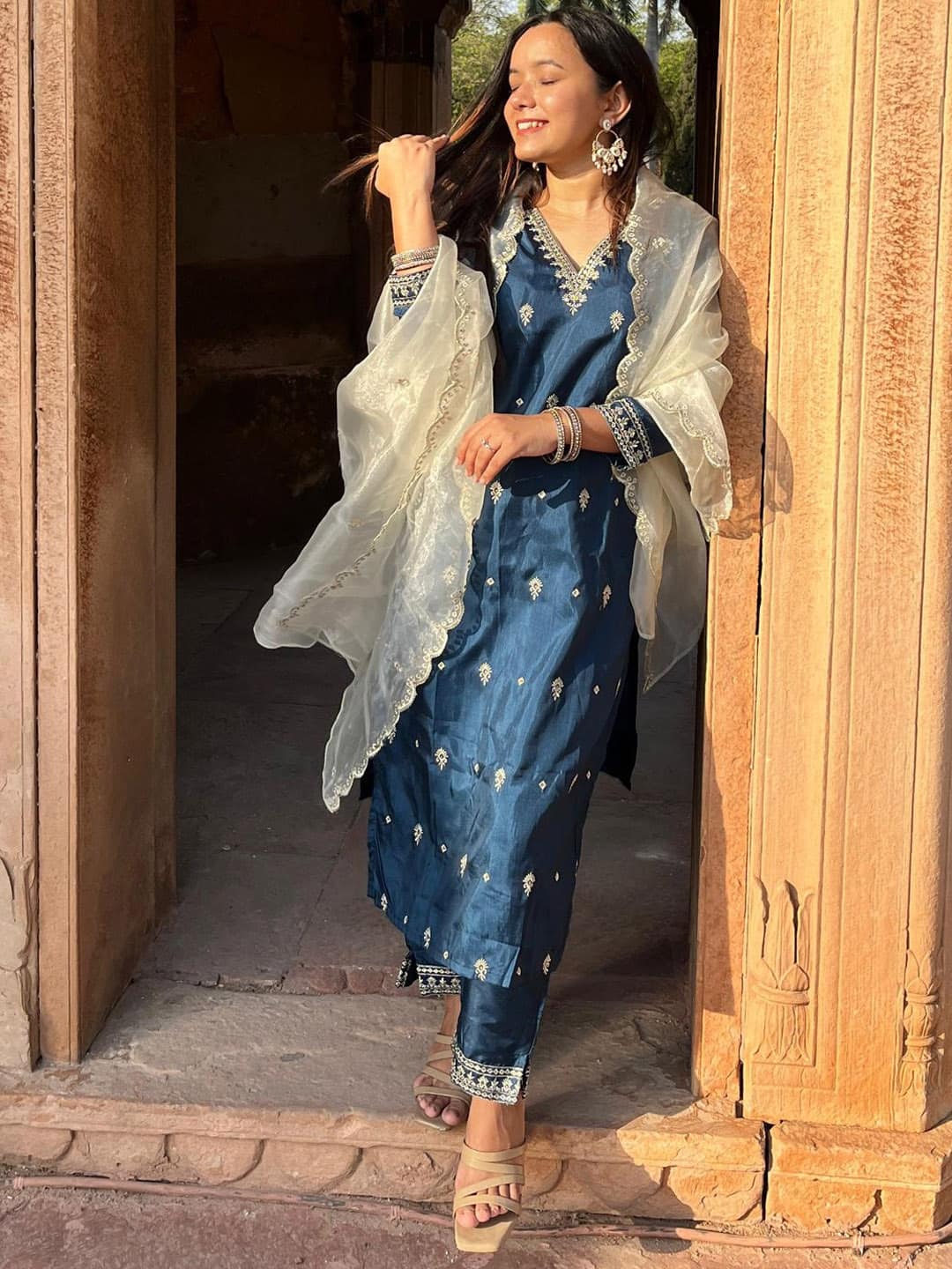 VredeVogel Ethnic Motifs Embroidered Thread Work Kurta With Trousers &amp; Dupatta
