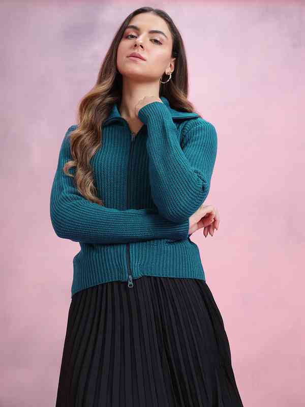DressBerry Acrylic Cardigan DressBerry Acrylic Cardigan