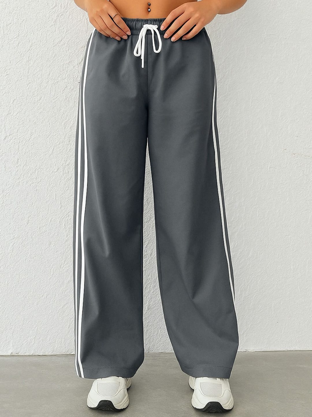 SAKHWALA Women Loose Fit Wide Leg Track Pant